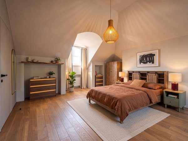 Chambre réaménagée en ambiance chaleureuse par DecoScale