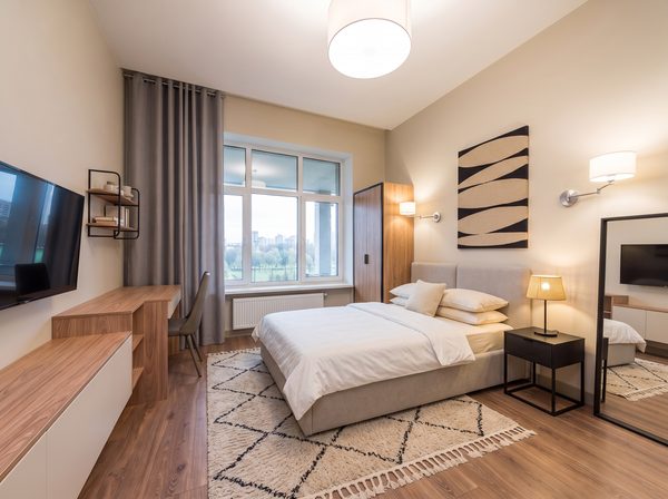 Chambre réaménagée en ambiance contemporaine par DecoScale