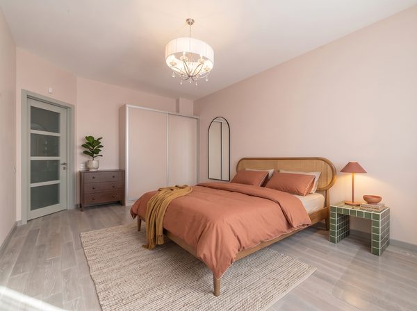 Bedroom refurnished in a warm style by DecoScale
